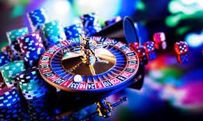 Live esports match broadcast on qqole slot Tarung Mesin showing team statistics and betting interface