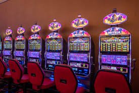 qqole slot VIP tier dashboard displaying tier progression, rewards, and monthly cashback breakdown